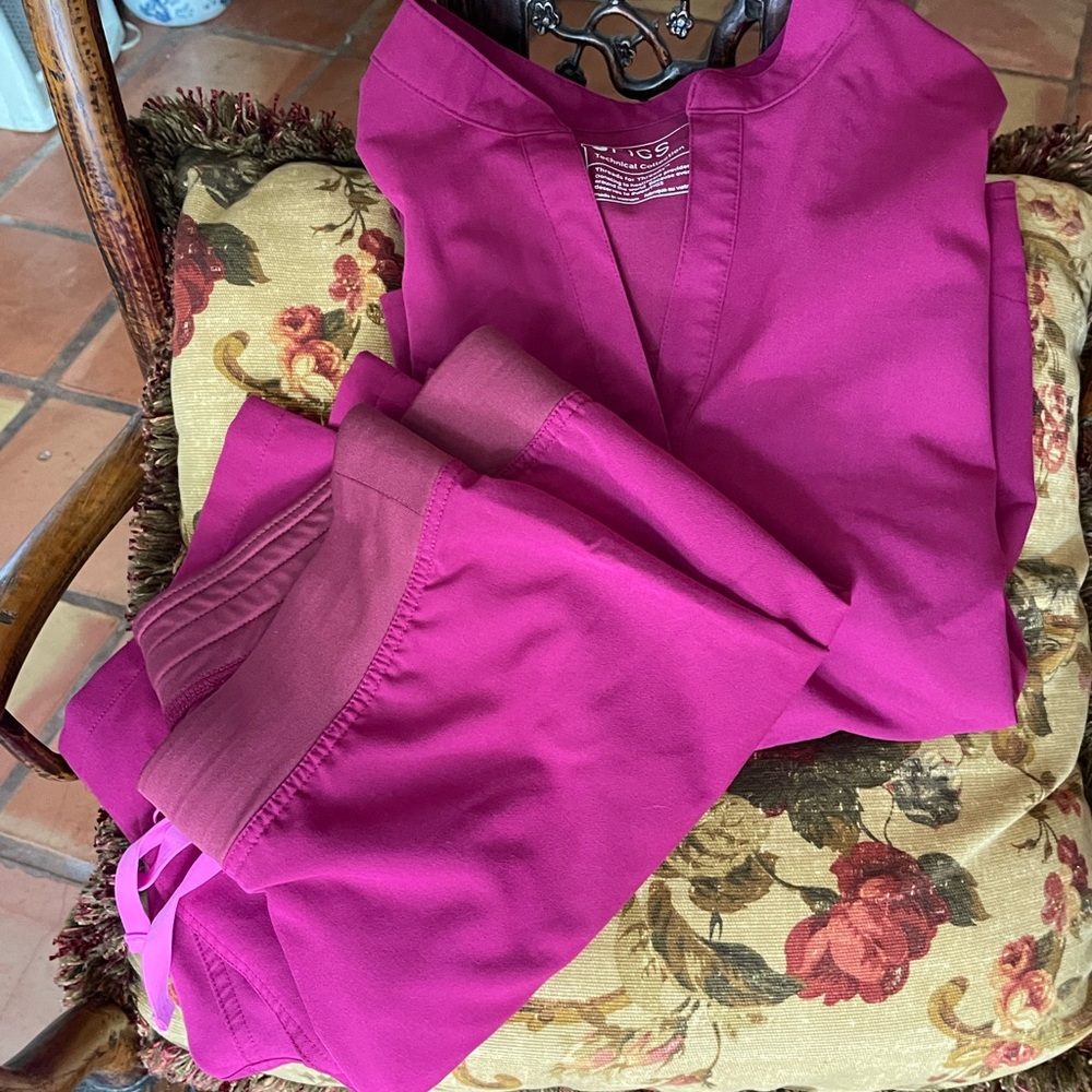 Figs Hot Magenta scrub set